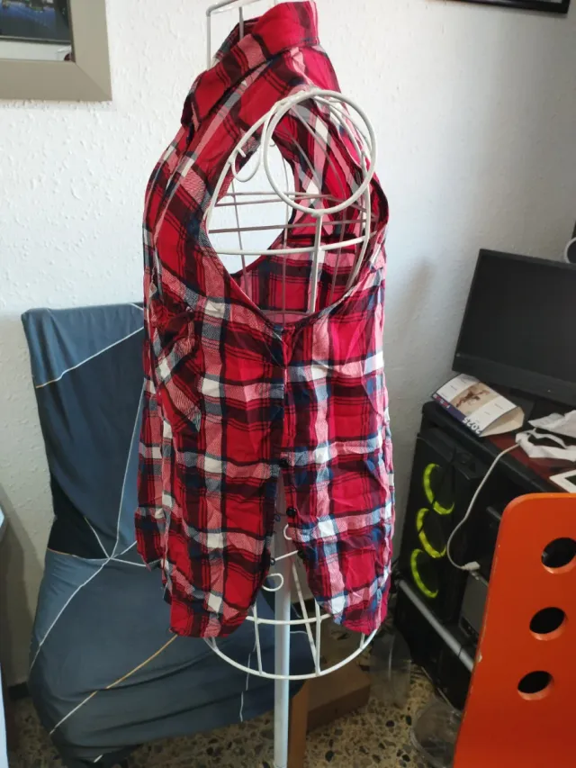 Blusa sin mangas Bershka cuadros roja Talla S