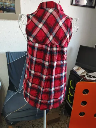 Blusa sin mangas Bershka cuadros roja Talla S