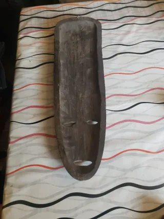 Máscara africana tallada a mano