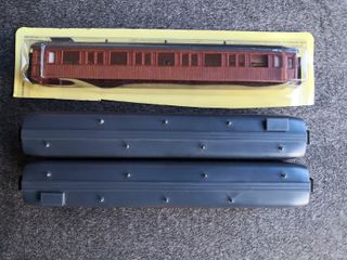 2 vagones y carcasa colección Salvat