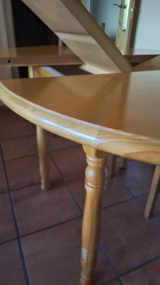 Mesa de comedor extensible de madera