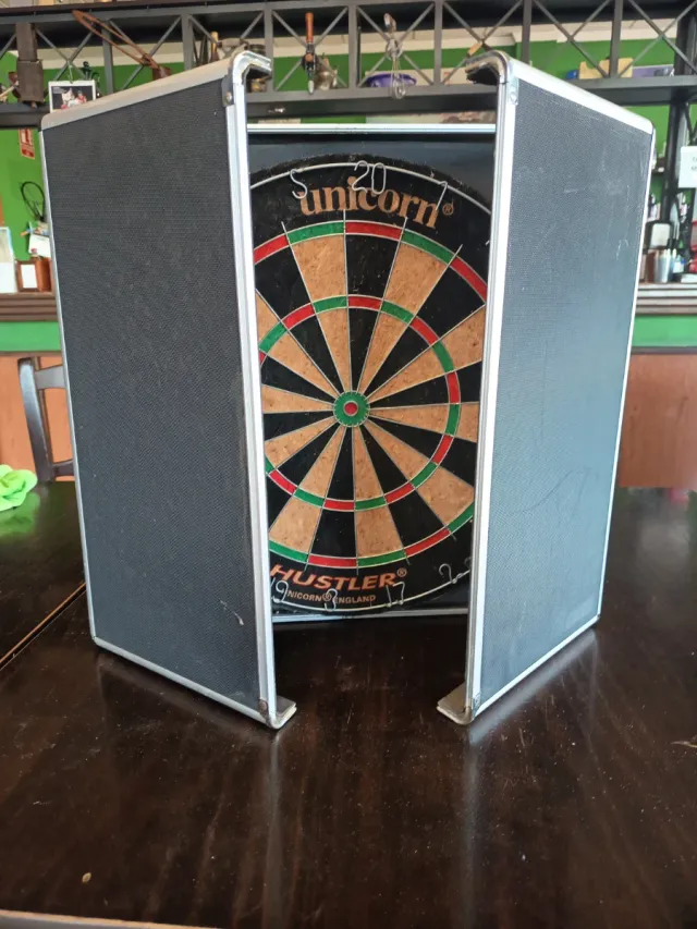 Diana de dardos Unicorn Raymond van Barneveld