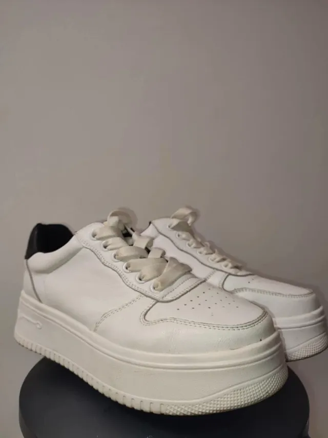 Zapatillas blancas plataforma talla 39