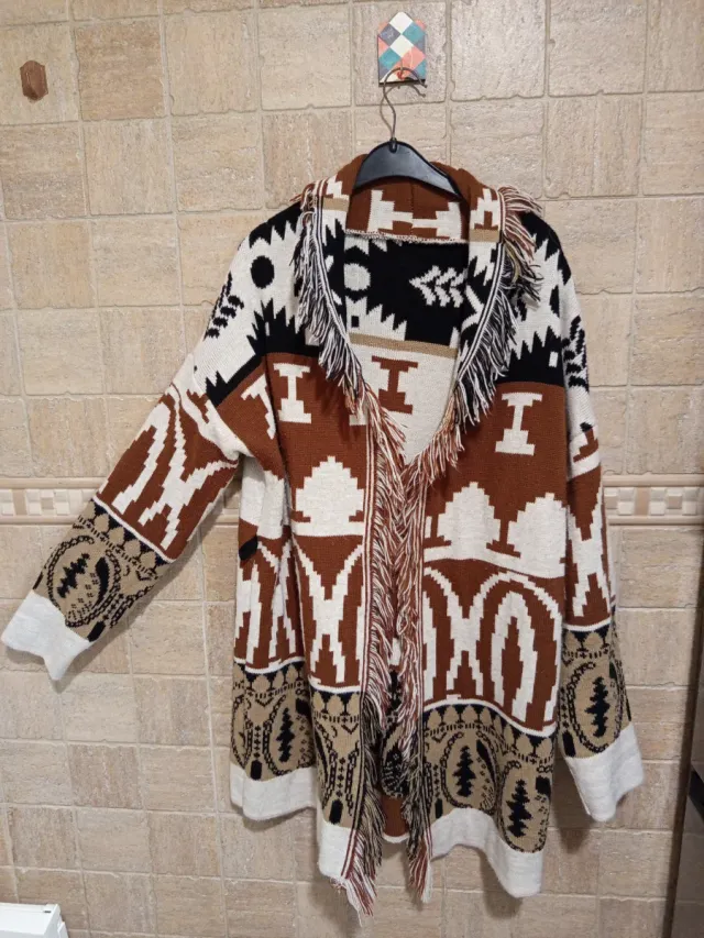 Cardigan Chaqueta punto diseño étnico y moderno
