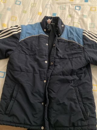 Chaqueta Adidas azul y negra