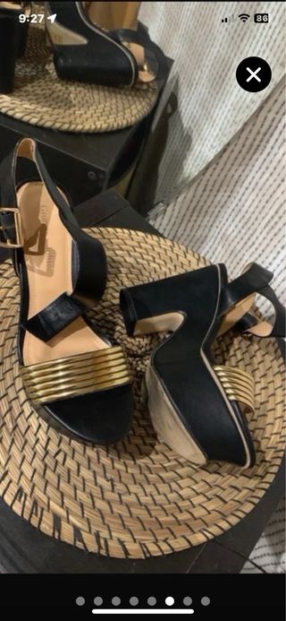 Zapatos de fiesta negros y dorados talla 40