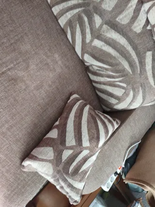 Sofá cheslong tonos marrones claros