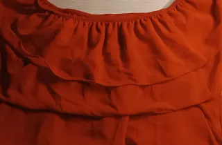 Blusa roja con volantes