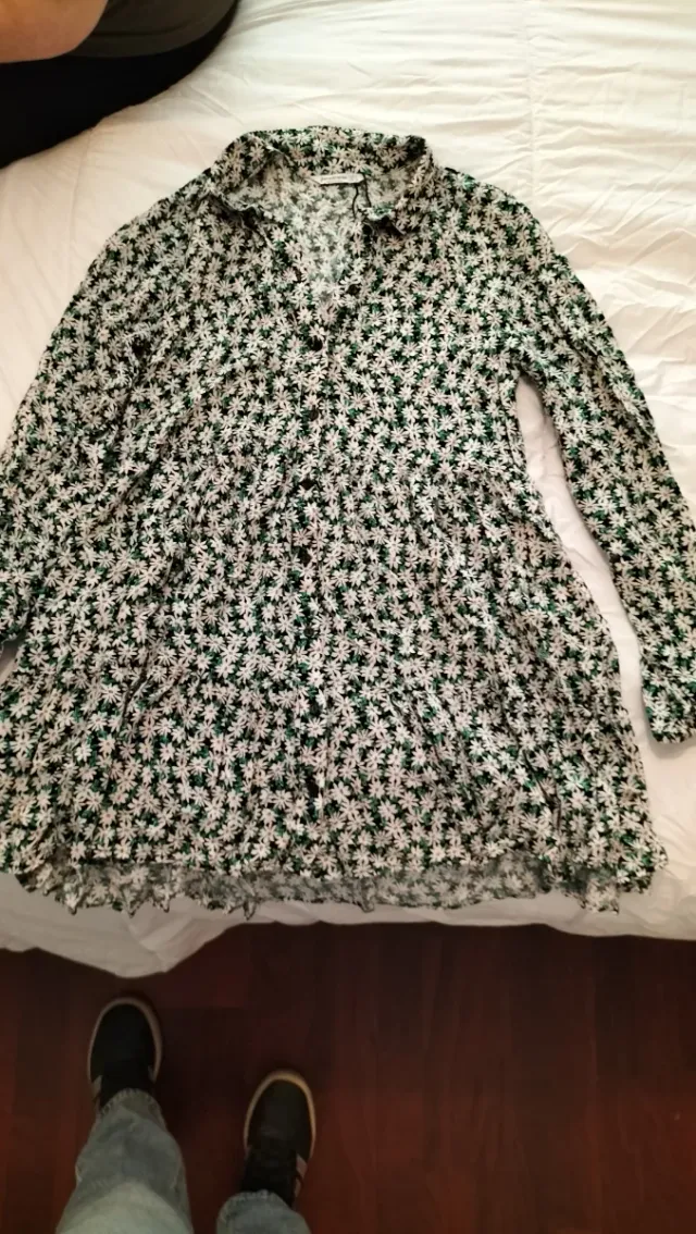 Vestido flores Stradivarius verde y blanco