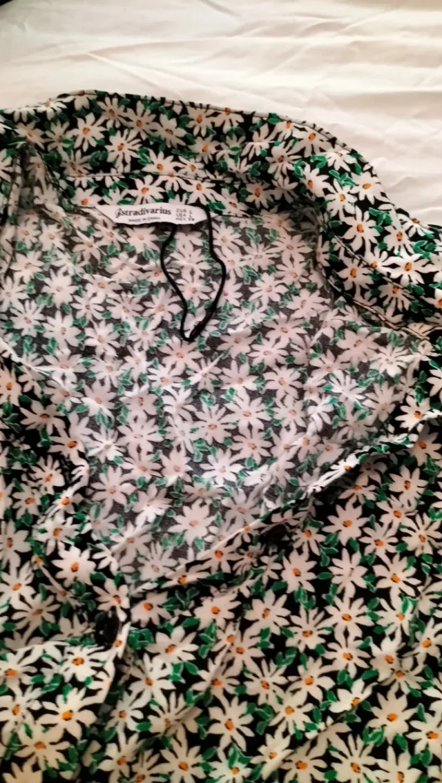 Vestido flores Stradivarius verde y blanco