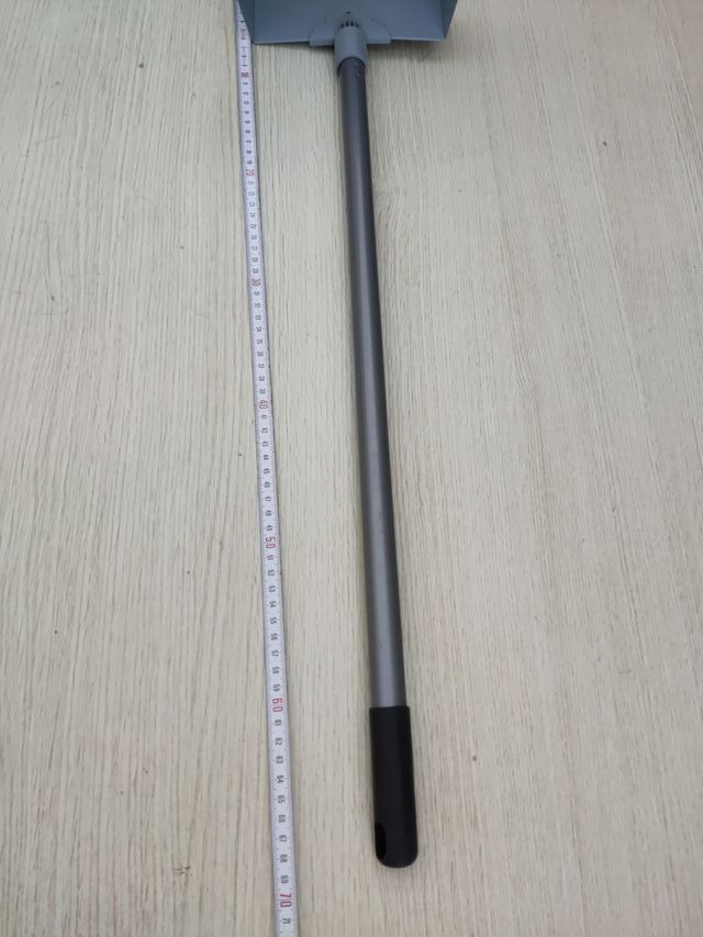 Recogedor metálico gris