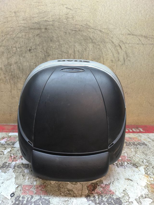 BAUL USADO MARCA SHAD SH29 29 LITROS