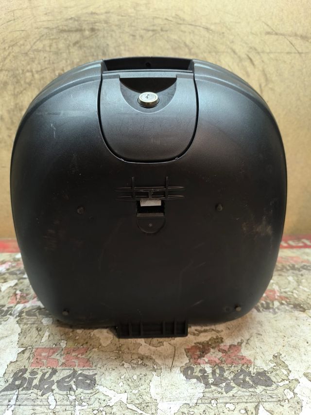 BAUL USADO MARCA SHAD SH29 29 LITROS