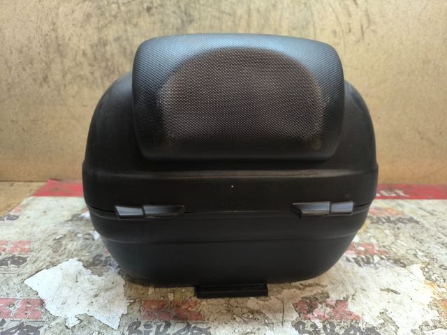 BAUL USADO MARCA SHAD SH29 29 LITROS