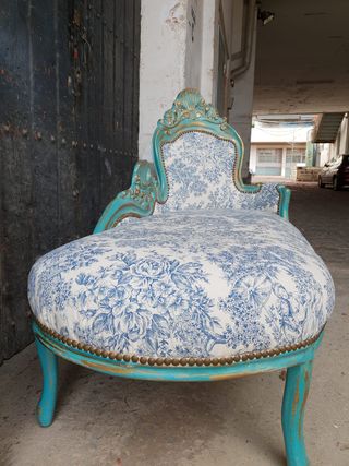 Diván antiguo restaurado azul y dorado