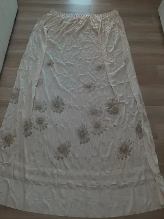 Tende in cotone beige con fiori