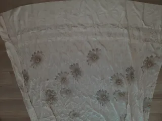 Tende in cotone beige con fiori