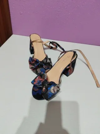 Sandalias fiesta tacón ancho lazo
