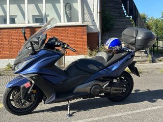 Moto Azul Kymco AK 550