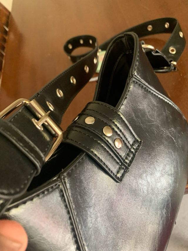 Borsetta da ragazzina nera con borchie cm 22 x 17