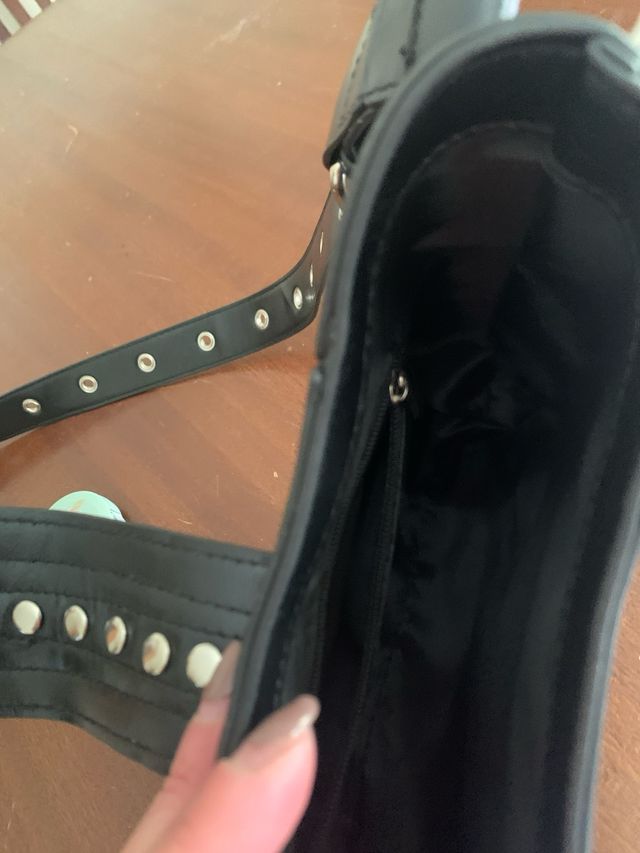 Borsetta da ragazzina nera con borchie cm 22 x 17