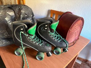 Patines de 4 ruedas negros y verdes