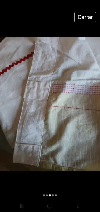 Cortinas blancas y amarillas