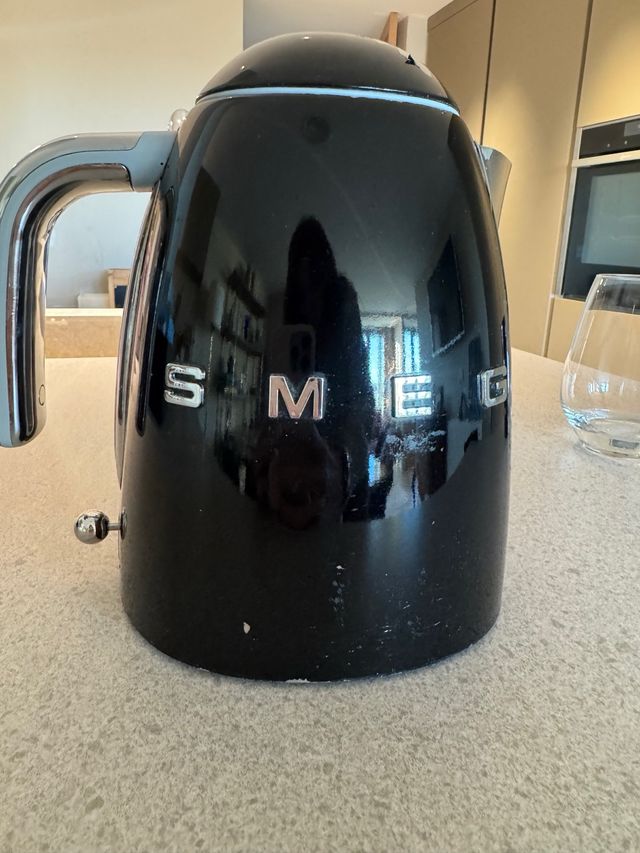 Teiera Smeg Nera