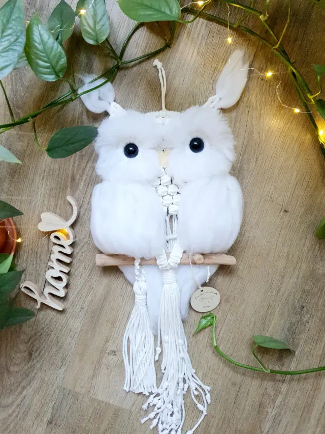 Gufo macramè decorativo in cotone e legno