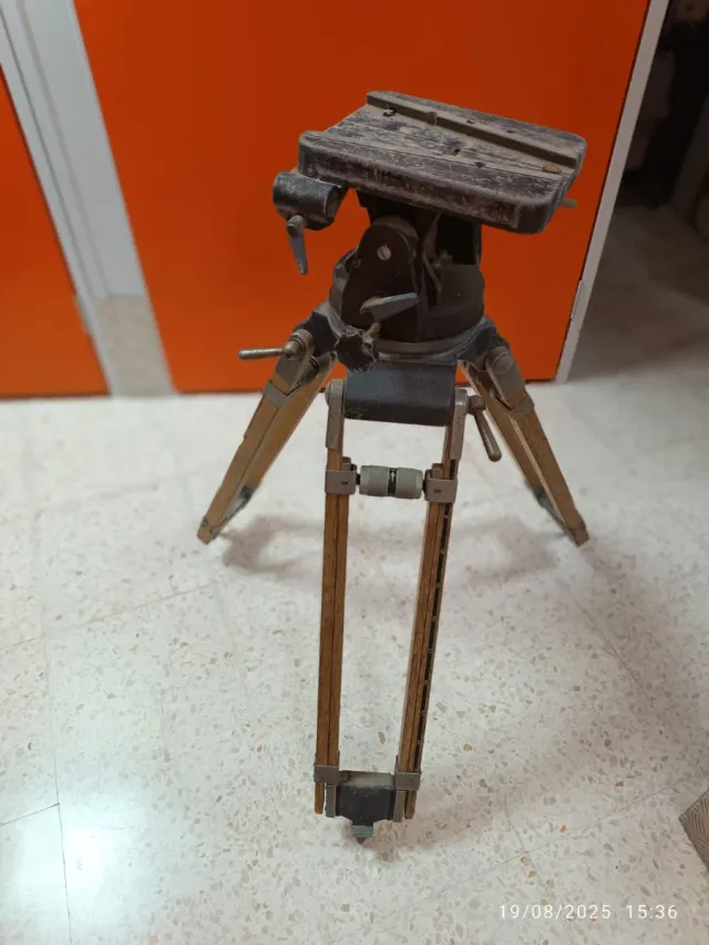 Trípode antiguo fotografía/topografía