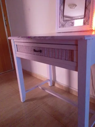 Mesa tocador con espejo y cajón mimbre
