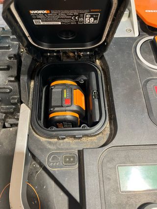 Cortacésped robótico inalámbrico WORX WR208E.1