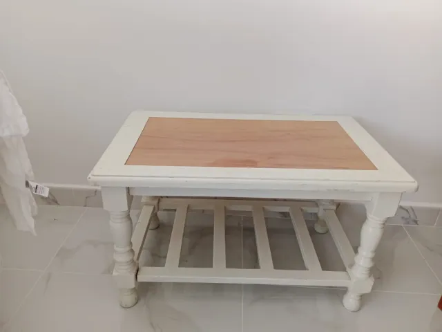 Mesa de centro de madera blanca
