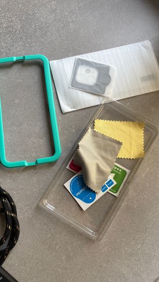 Accessori iPhone 11: Cover, Caricatore, Auricolari