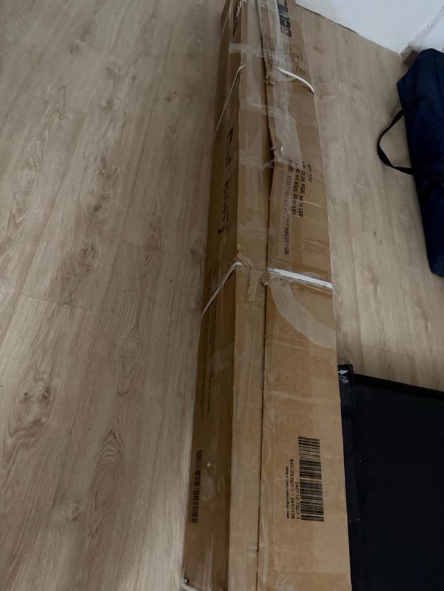 Toldo gris de tela y metal