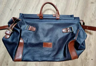 Maleta de viaje azul y marrón