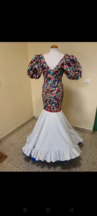 Traje de flamenca volantes lunares