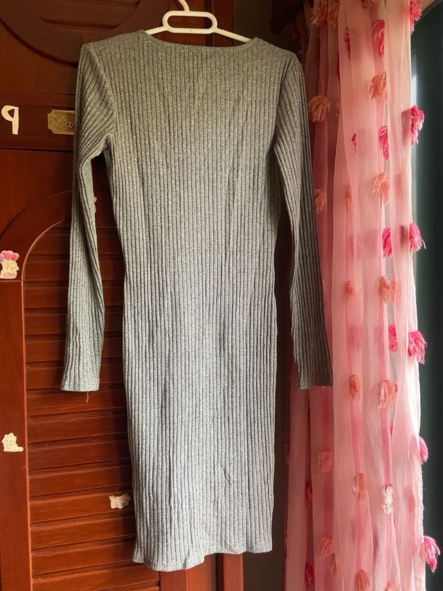 Vestido punto Bershka gris