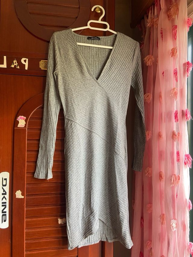 Vestido punto Bershka gris
