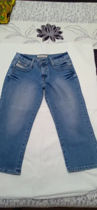 LOTE DE ROPA CANTIDAD 85 prendas, varios.Mujer.