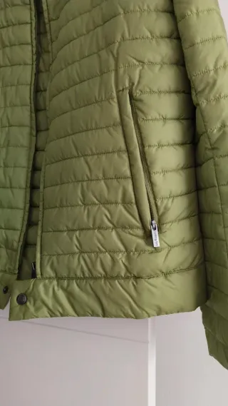 Cazadora acolchada verde mujer