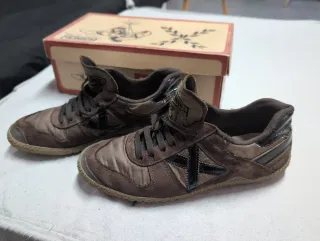 Zapatillas Munich Marrones y Negras
