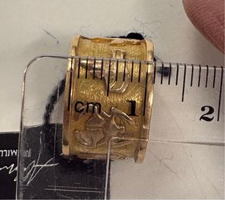 Anillo de oro con diseño egipcio