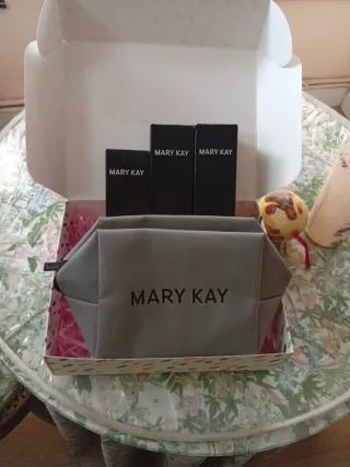 Liquidación Cajas Regalo Navidad Mary Kay al 50%