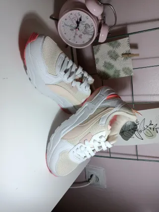 Zapatillas Puma original deportivas blancas y rosa