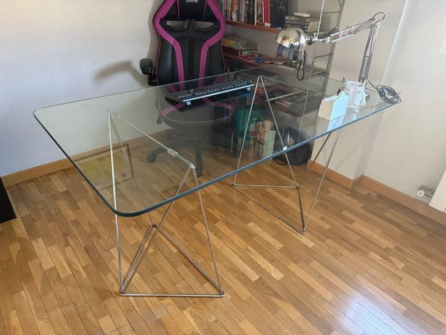 Mesa de diseño cristal y metal