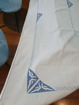 Tovaglia ricamata a mano x12 senza tovaglioli