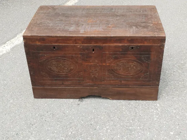 Cassapanca antica baule indonesiano in legno