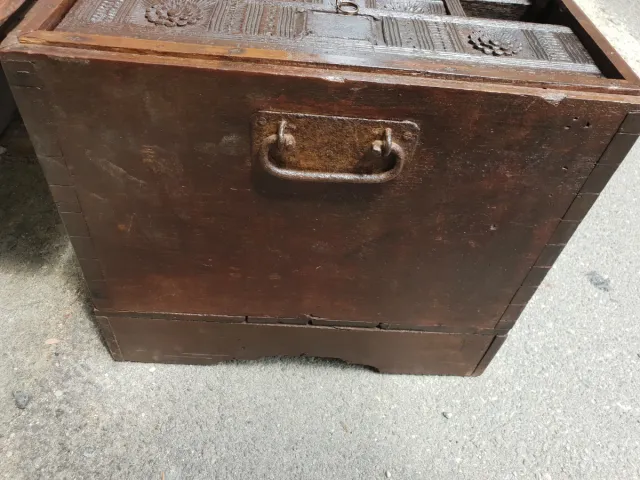 Cassapanca antica baule indonesiano in legno