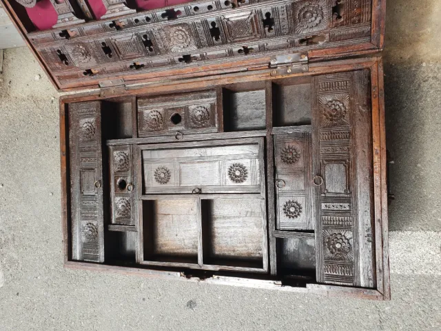 Cassapanca antica baule indonesiano in legno